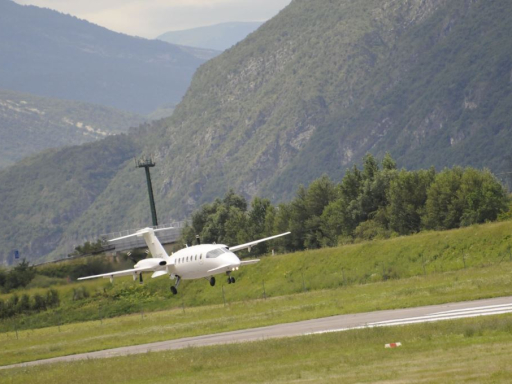 Piaggio p 180
